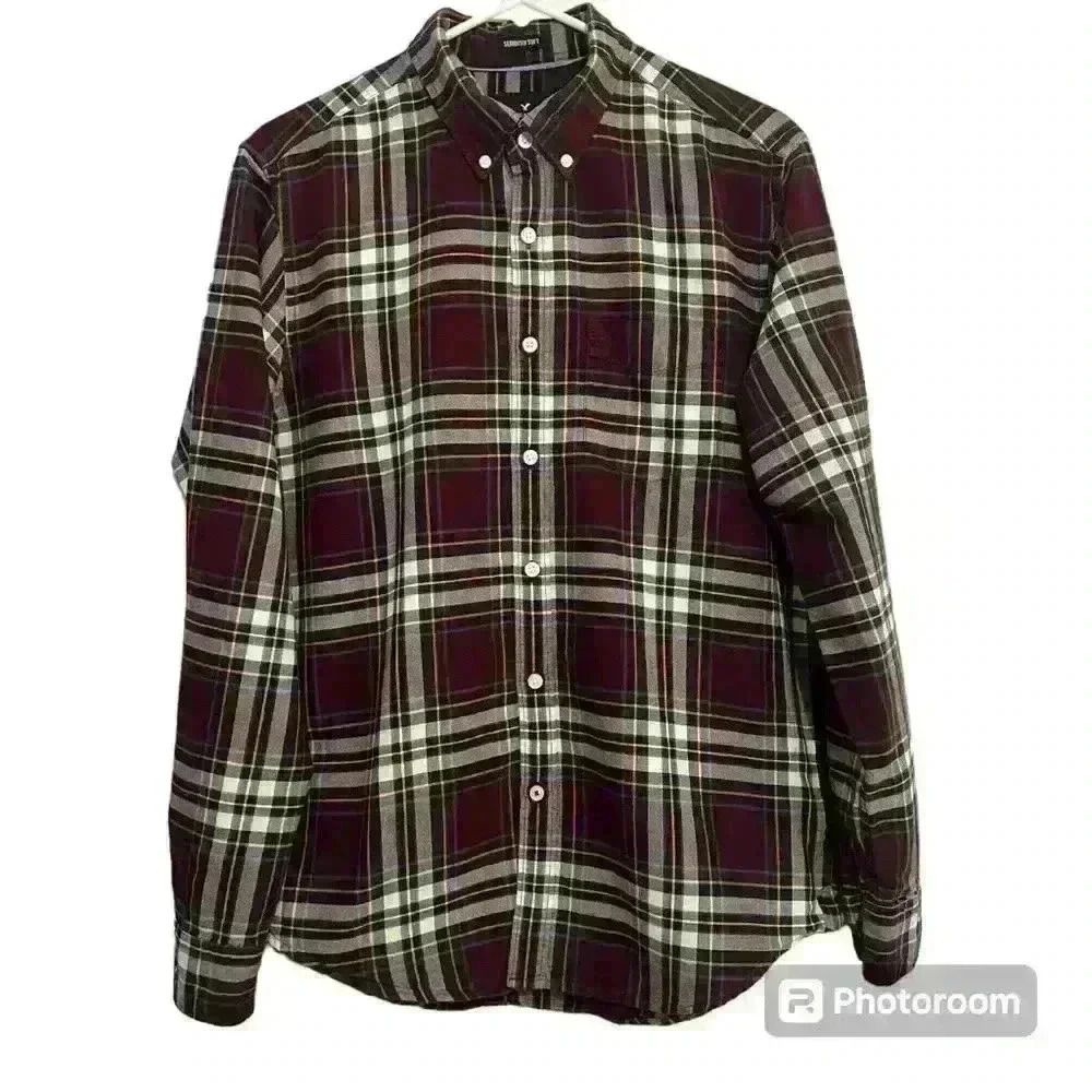 American Eagle classic fit seriously soft plaid button-down shirt. Men’s medium.